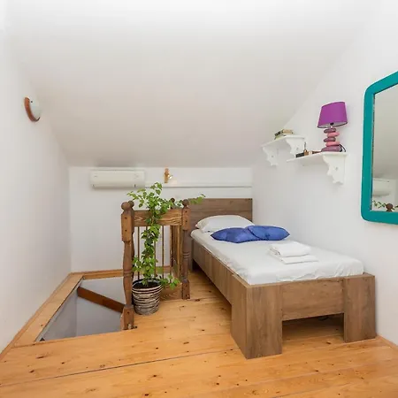 Apartment Little House Makarska