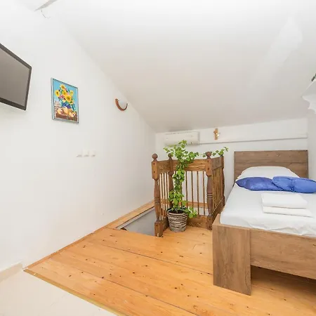 Little House Apartment *