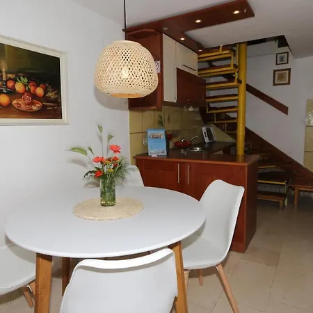 Little House Apartment *